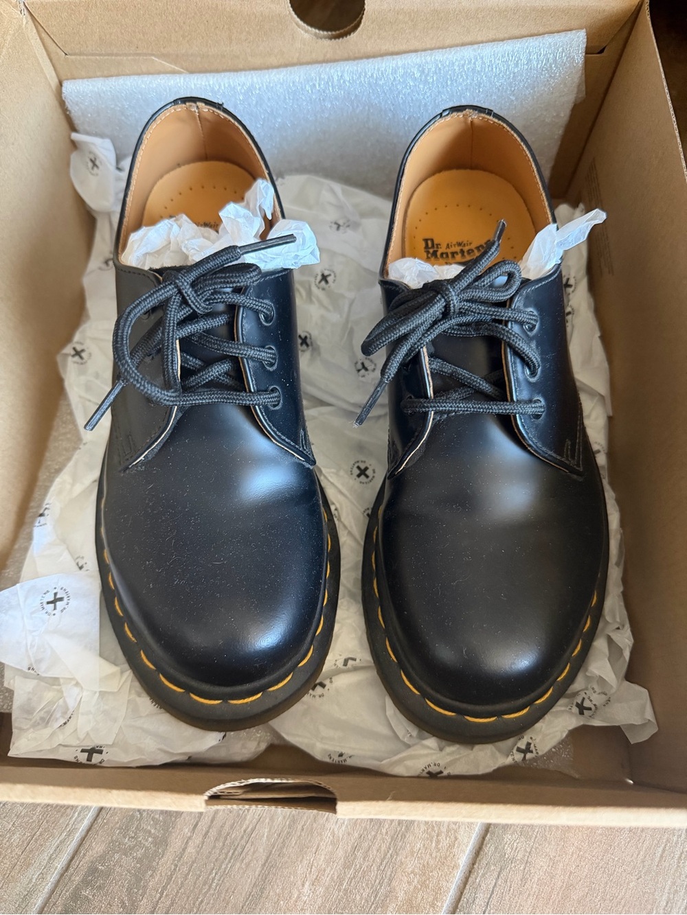 Dr martens women size 7 black oxfords